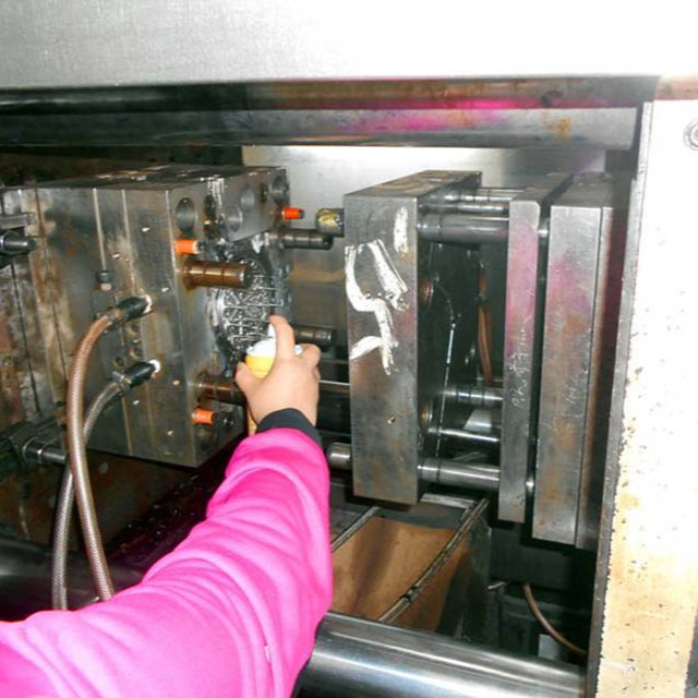 塑料制品脱模困难，该怎么解决？