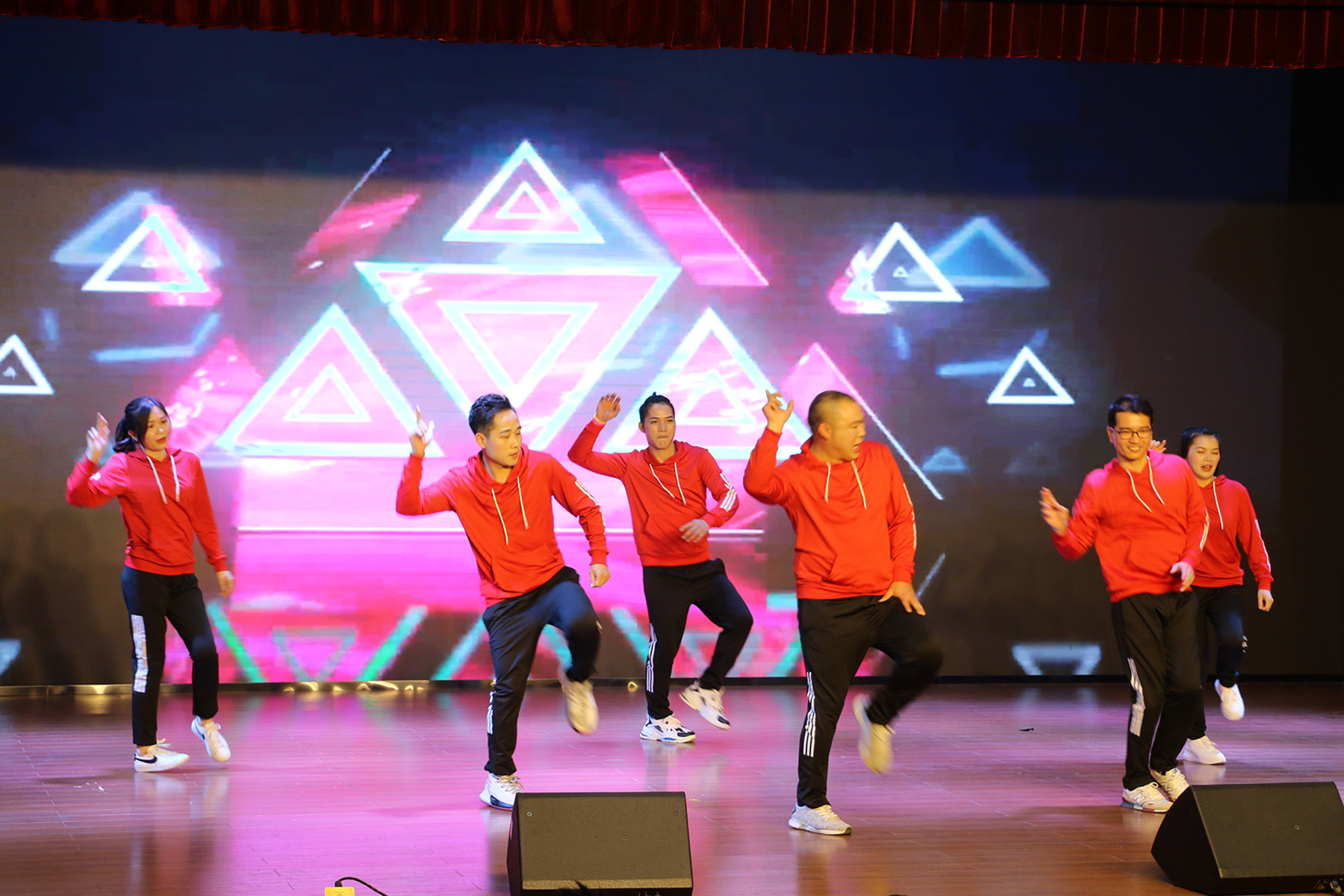 2021年金尊国际化学迎新联欢晚会-《蹦迪摇》