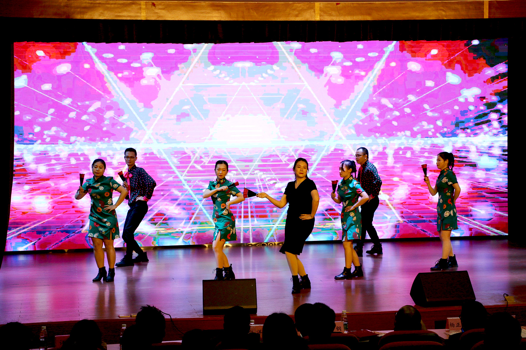 2021年金尊国际化学迎新联欢晚会《无价之姐》