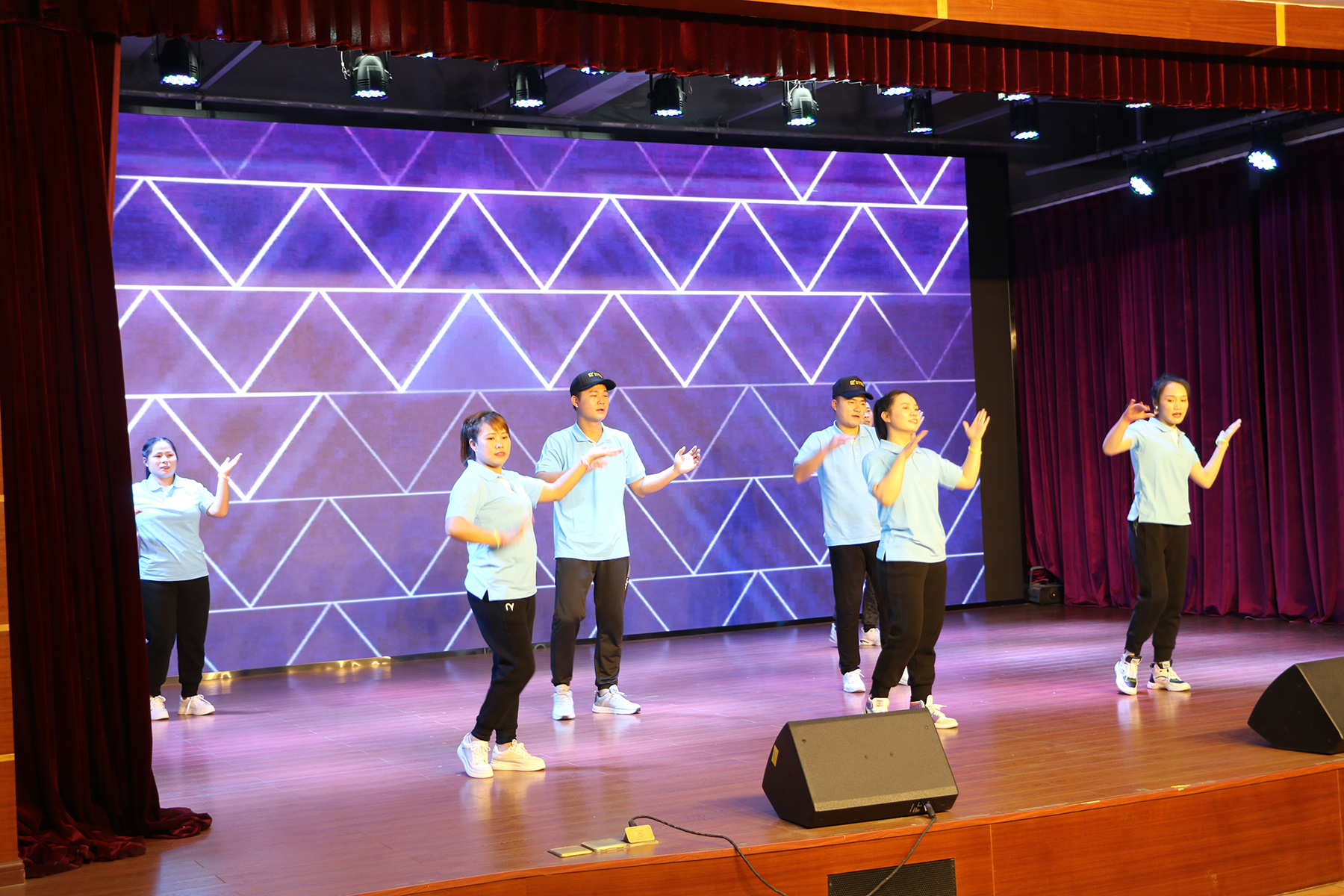 2021年金尊国际化学迎新联欢晚会《笑纳》